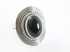 Zware bewerkte zilveren ring met onyx afbeelding 1
