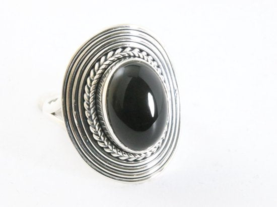 Zware bewerkte zilveren ring met onyx afbeelding 1