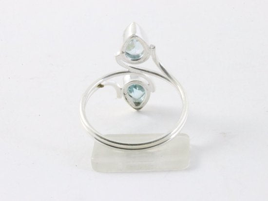 Fijne zilveren ring met blauwe topaas afbeelding 3