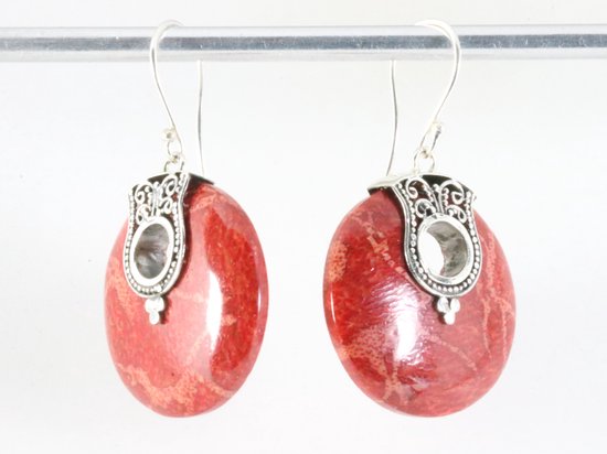 Traditionele bewerkte ronde zilveren oorbellen met rode koraal steen afbeelding 2