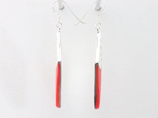 Lange opengewerkte zilveren oorbellen met rode koraal steen afbeelding 2