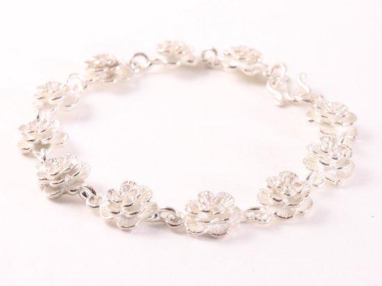 Zilveren roosjes armband met witte emaille afbeelding 2