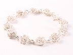 Zilveren roosjes armband met witte emaille afbeelding 2