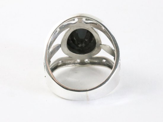 Opengewerkte zilveren ring met onyx afbeelding 3