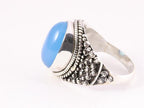 Bewerkte zilveren ring met blauwe chalcedoon afbeelding 2