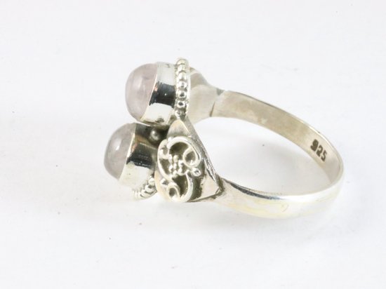 Bewerkte zilveren ring met rozenkwarts afbeelding 2