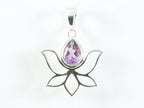 Opengewerkte zilveren lotus bloem hanger met amethist afbeelding 4