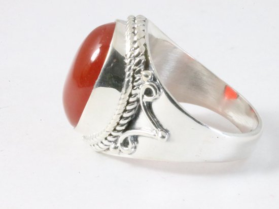 Bewerkte zilveren ring met carneool afbeelding 2