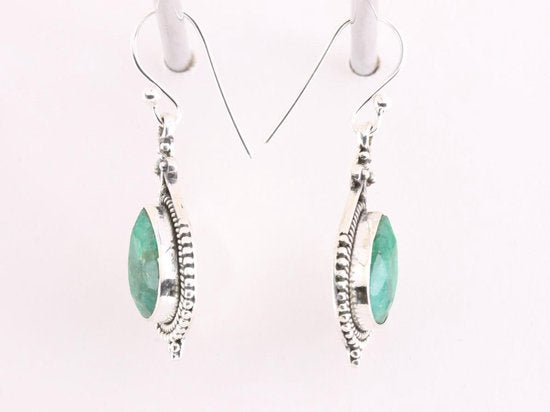Bewerkte zilveren oorbellen met smaragd afbeelding 2