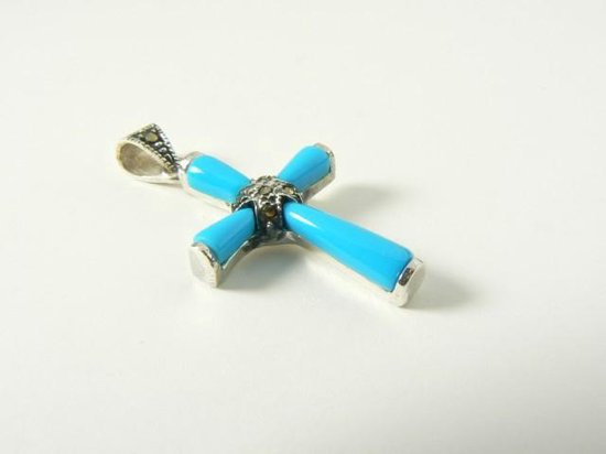 Fijne zilveren kruishanger met blauwe turkoois en marcasiet afbeelding 2