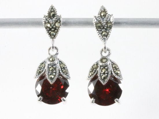 Zilveren oorstekers met granaat en marcasiet afbeelding 4