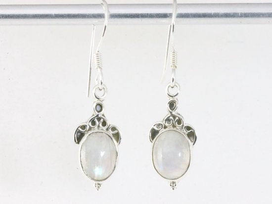 Fijne bewerkte zilveren oorbellen met regenboog maansteen afbeelding 4