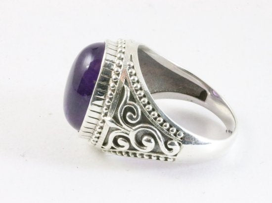 Zware bewerkte zilveren ring met amethist afbeelding 2
