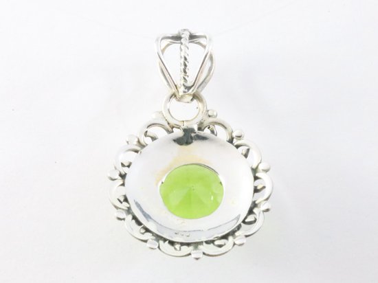 Ronde opengewerkte zilveren hanger met peridoot afbeelding 3