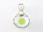 Ronde opengewerkte zilveren hanger met peridoot afbeelding 3