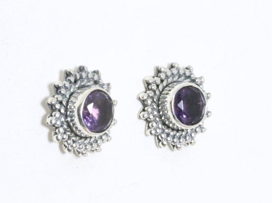 Bewerkte zilveren oorstekers met amethist afbeelding 2