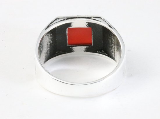 Bewerkte zilveren ring met rode agaat afbeelding 3