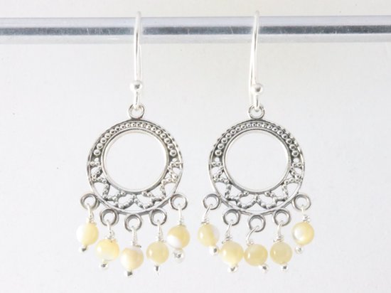 Opengewerkte zilveren oorbellen met gele maansteen afbeelding 4