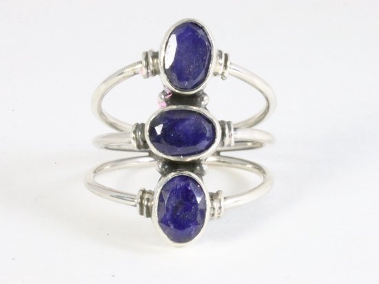 Opengewerkte zilveren ring met 3 blauwe saffier stenen afbeelding 4