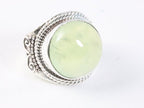 Zware bewerkte zilveren ring met prehniet afbeelding 1