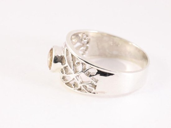 Opengewerkte zilveren ring met citrien afbeelding 2