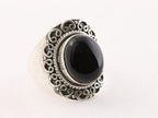 Bewerkte zilveren ring met onyx afbeelding 1