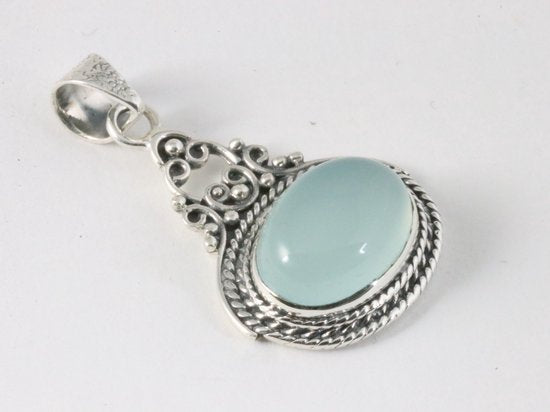Bewerkte zilveren hanger met aqua chalcedoon afbeelding 2