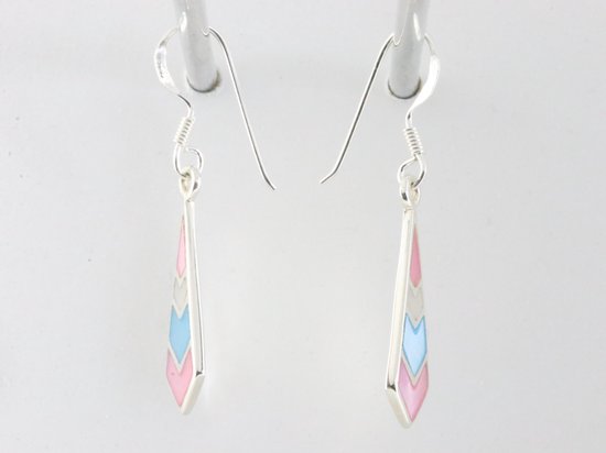 Fijne zilveren oorbellen met veelkleurige schelp afbeelding 2