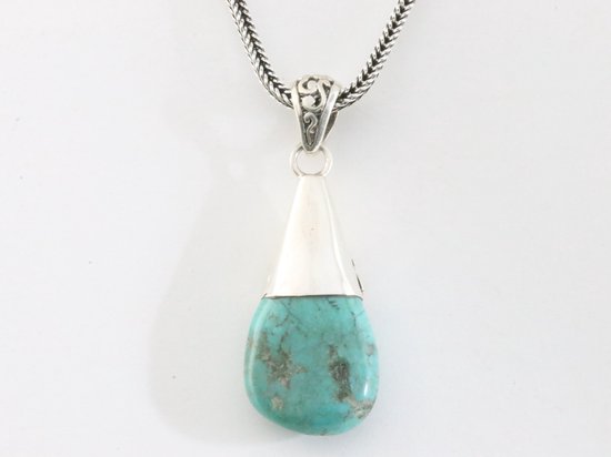 Traditionele bewerkte zilveren hanger met Tibetaanse turkoois aan ketting afbeelding 3