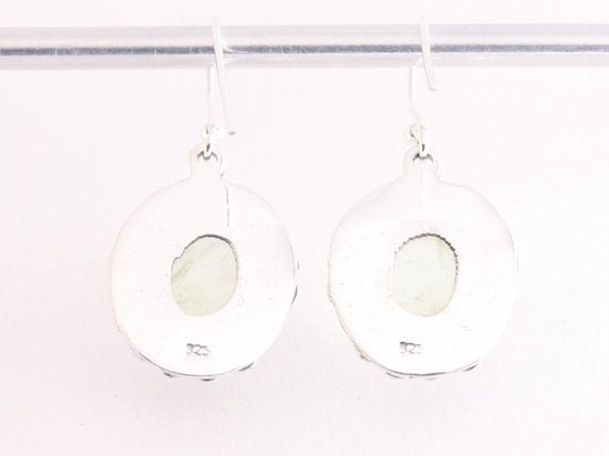 Bewerkte zilveren oorbellen met prehniet afbeelding 3