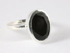 Hoogglans zilveren ring met onyx afbeelding 1