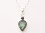 Bewerkte zilveren hanger met labradoriet aan ketting afbeelding 4