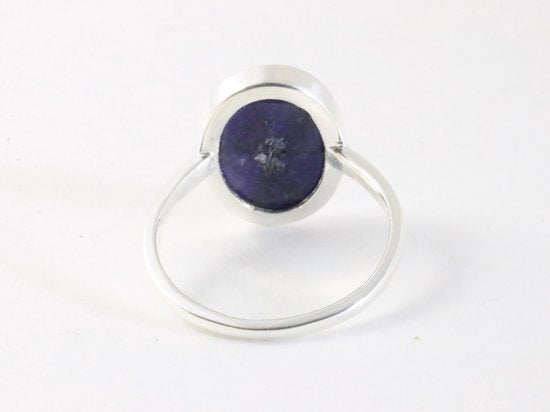 Ovale hoogglans zilveren ring met blauwe saffier afbeelding 3