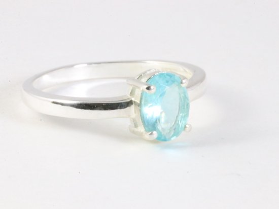 Fijne hoogglans zilveren ring met blauwe topaas afbeelding 1