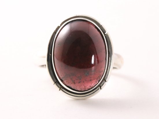Ovale zilveren ring met granaat afbeelding 4