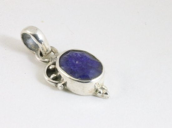 Fijne bewerkte zilveren hanger met blauwe saffier afbeelding 2