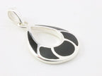 Opengewerkte druppelvormige zilveren hanger met onyx aan ketting afbeelding 2