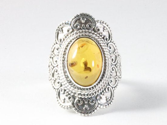 Bewerkte zilveren ring met amber afbeelding 4