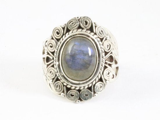 Traditionele bewerkte zilveren ring met labradoriet afbeelding 4