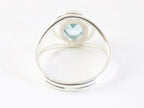 Opengewerkte zilveren ring met blauwe topaas afbeelding 3
