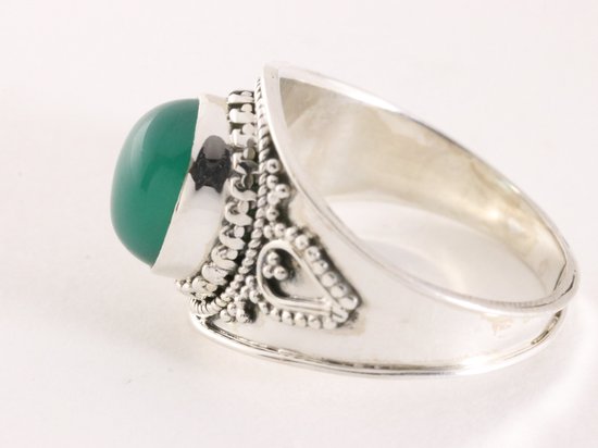 Bewerkte zilveren ring met groene onyx afbeelding 2