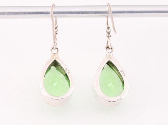 Druppelvormige zilveren oorbellen met peridoot afbeelding 3