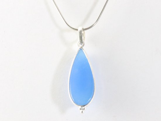 Lange druppelvormige zilveren hanger met blauwe chalcedoon aan ketting afbeelding 3