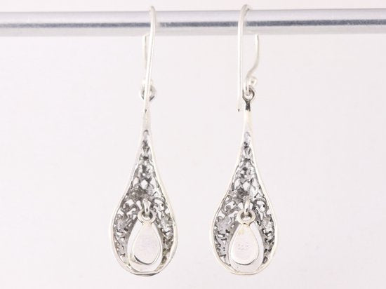 Opengewerkte zilveren oorbellen met welo opaal afbeelding 3