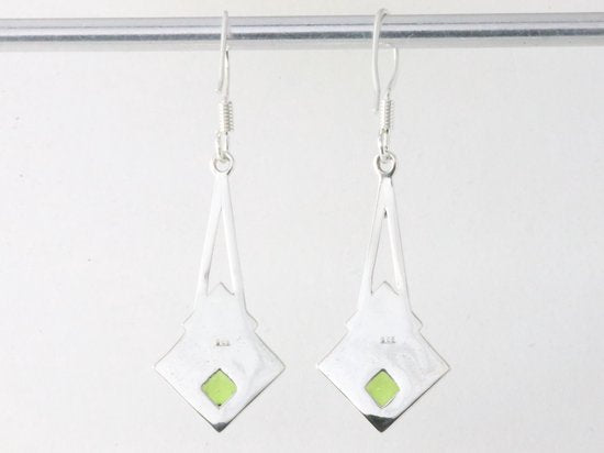 Bewerkte zilveren oorbellen met peridoot afbeelding 3