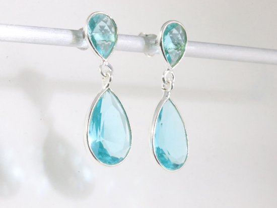 Zilveren oorstekers met blauwe topaas afbeelding 2