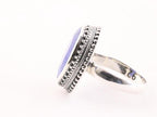 Zware bewerkte zilveren ring met blauwe saffier afbeelding 2