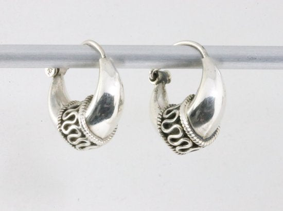 Fijne bewerkte zilveren Bali oorringen afbeelding 3