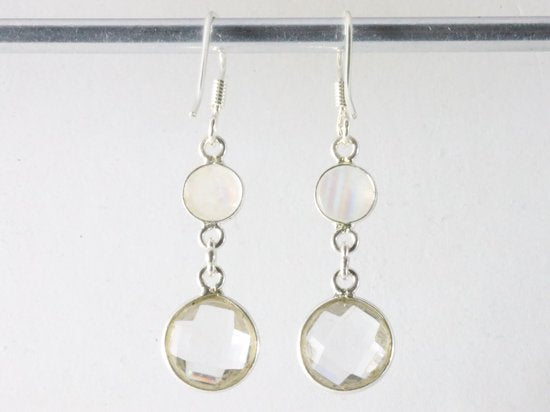 Zilveren oorbellen met bergkristal en regenboog maansteen afbeelding 2