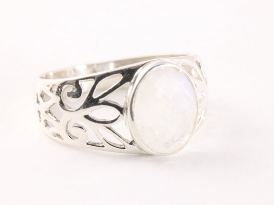 Opengewerkte zilveren ring met regenboog maansteen afbeelding 1